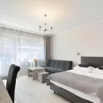 Arka - Z Osobnymi Wejsciami Na Parterze 3*