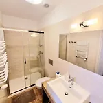 Arka - Z Osobnymi Wejsciami Na Parterze Vendégház 3*