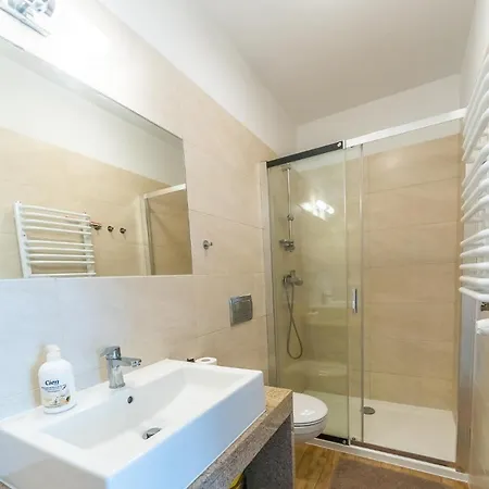 Konukevi Arka - Z Osobnymi Wejsciami Na Parterze