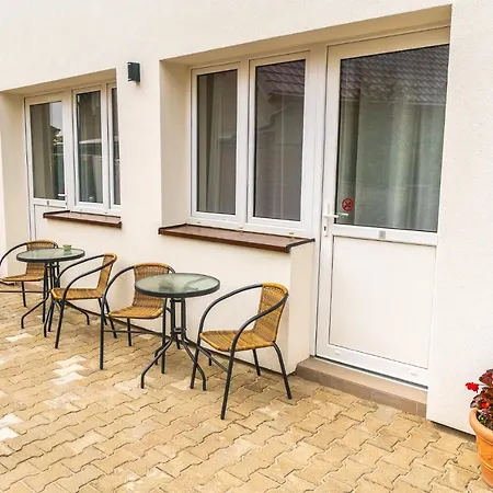 Konukevi Arka - Z Osobnymi Wejsciami Na Parterze