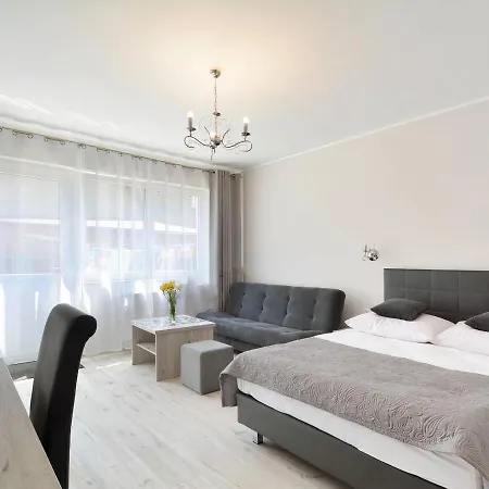 Arka - Z Osobnymi Wejsciami Na Parterze 3*