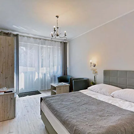 Arka - Z Osobnymi Wejsciami Na Parterze Konukevi