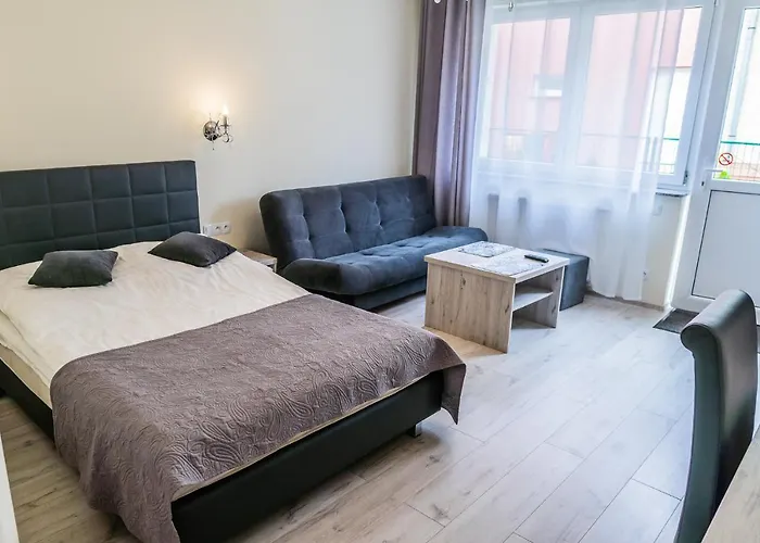 Arka - Z Osobnymi Wejsciami Na Parterze 미에드지보드지